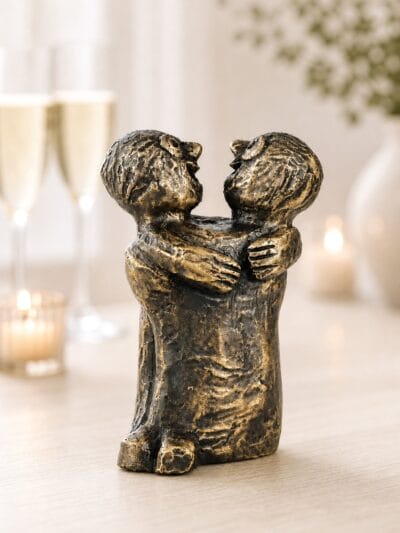 Hjerter-moedes-skulptur-af-Palle-Mernild-bronzeskulptur