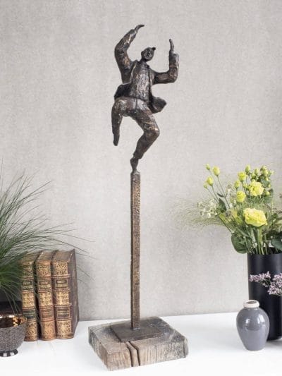 Optimisten-af-Palle-Mernild-bronzeskulptur