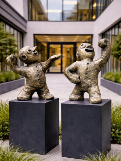 To-store-typer-i-af-Palle-Mernild-bronzeskulptur