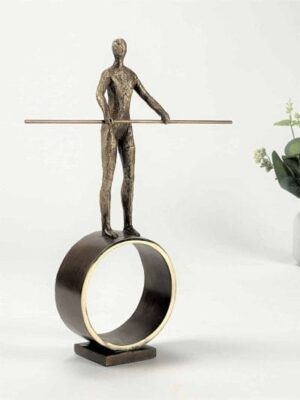 Omdrejningspunkt-af-Palle-Mernild-bronzeskulptur